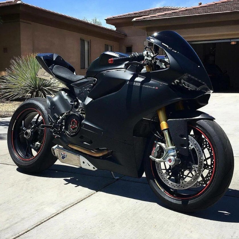 Дукати мотоцикл черный