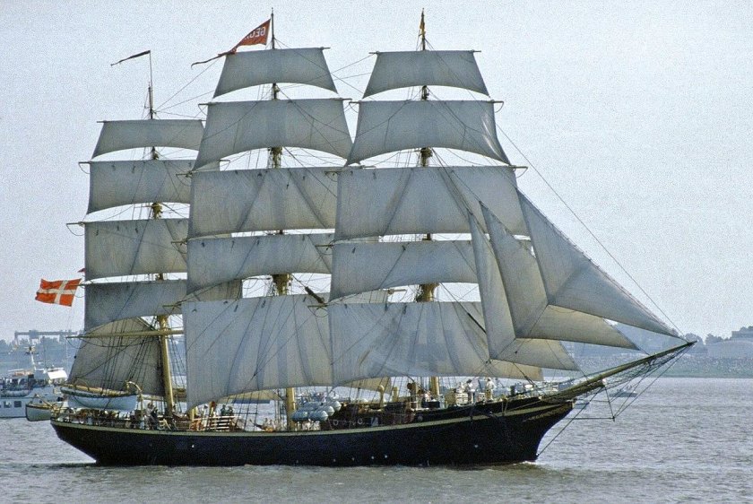 Баркентина Погория