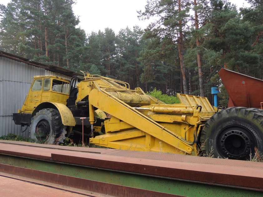 Скрепер МОАЗ 529