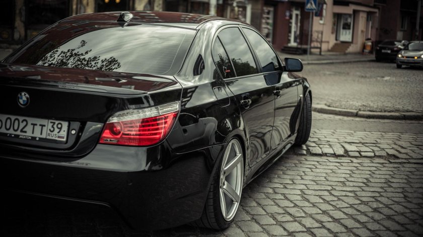 БМВ м5 е60 черная