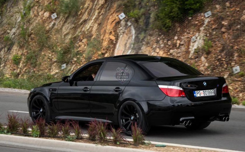 БМВ м5 е60 черная