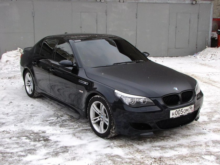 БМВ е60 чёрная тонированная
