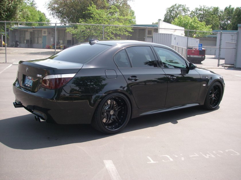 BMW 5 e60 черная