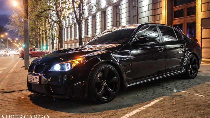 БМВ е60 чёрная тонированная