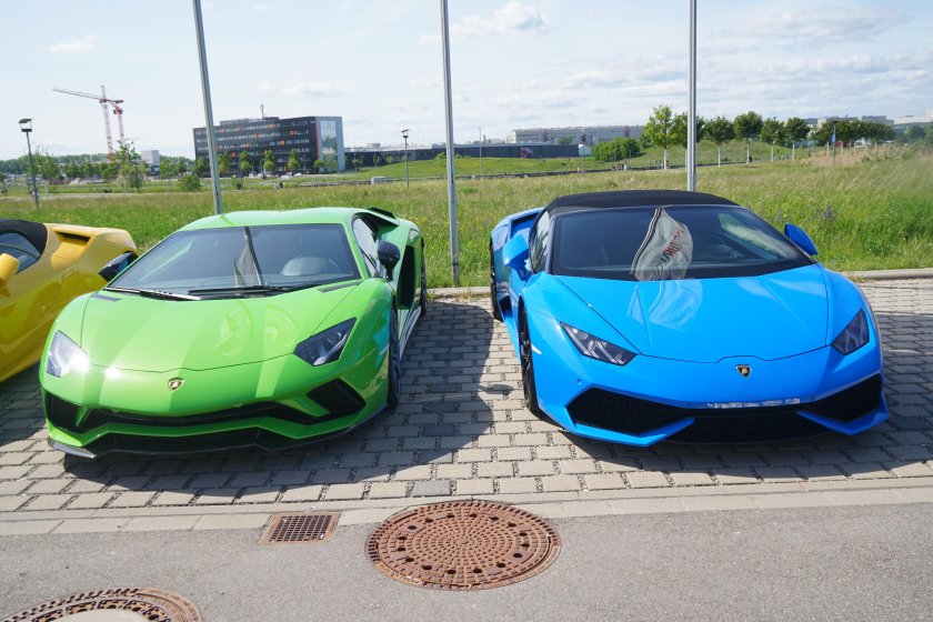 Хуракан и авентадор отличия