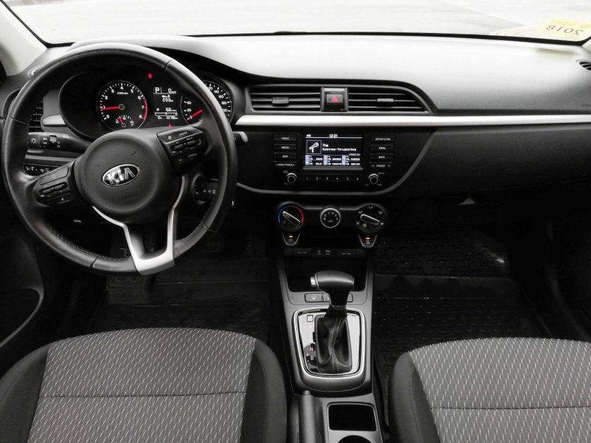 Киа Рио х-лайн 2022 салон