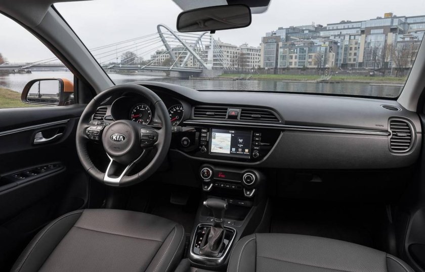 Киа Рио Икс лайн салон
