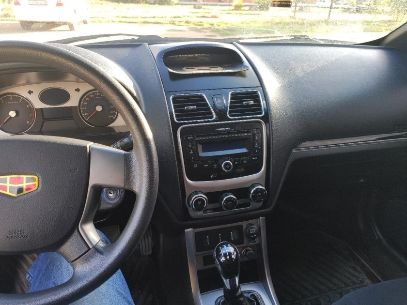 Джили Эмгранд ес7 салон