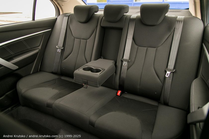 Geely Emgrand ec7 салон сзади