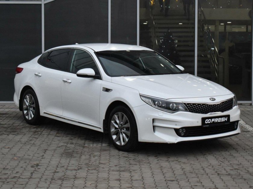 Белая киа оптима