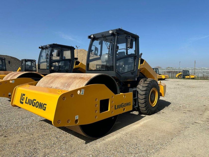 Каток грунтовый liugong clg6616e