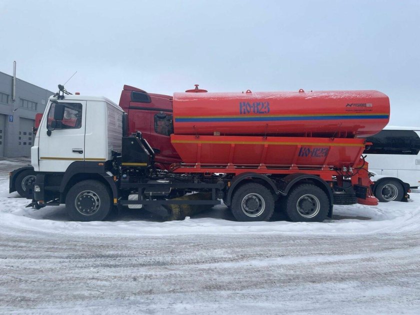 Поливомоечная машина ко-806