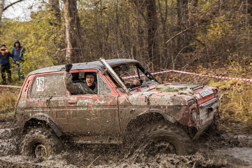 Триал на джипах по грязи