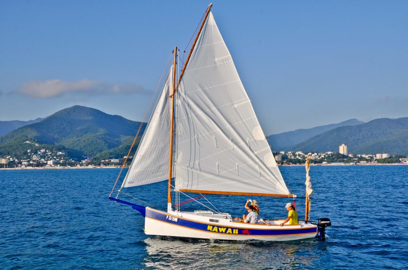 Парусная яхта швертбот