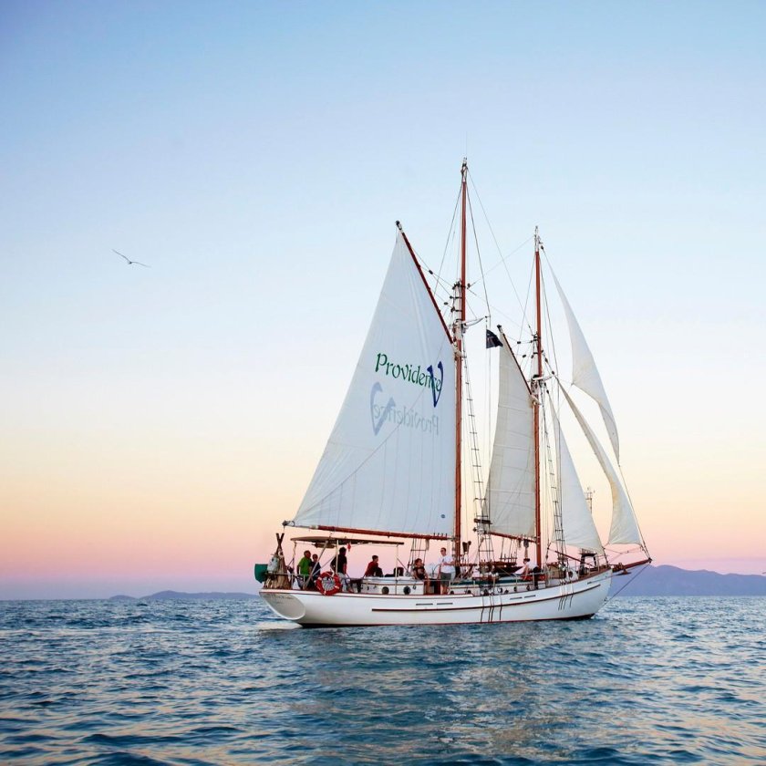 Трехмачтовая гафельная шхуна