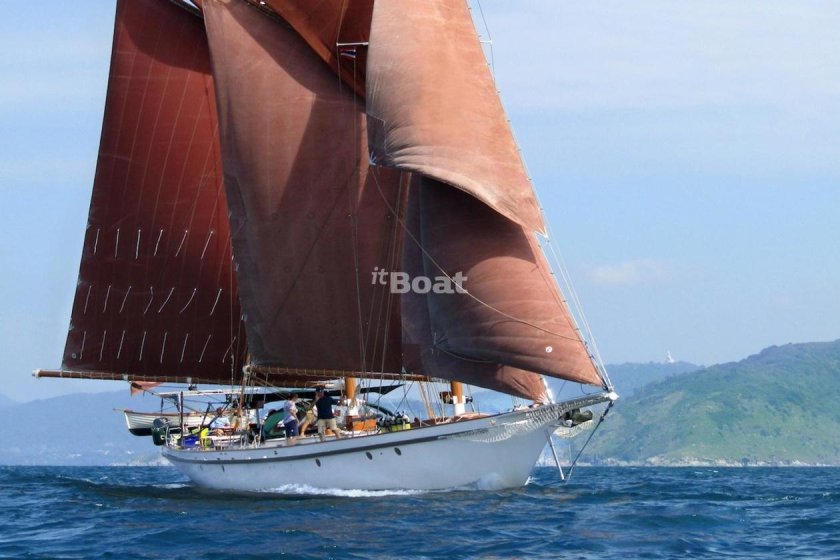 Лодка парусная