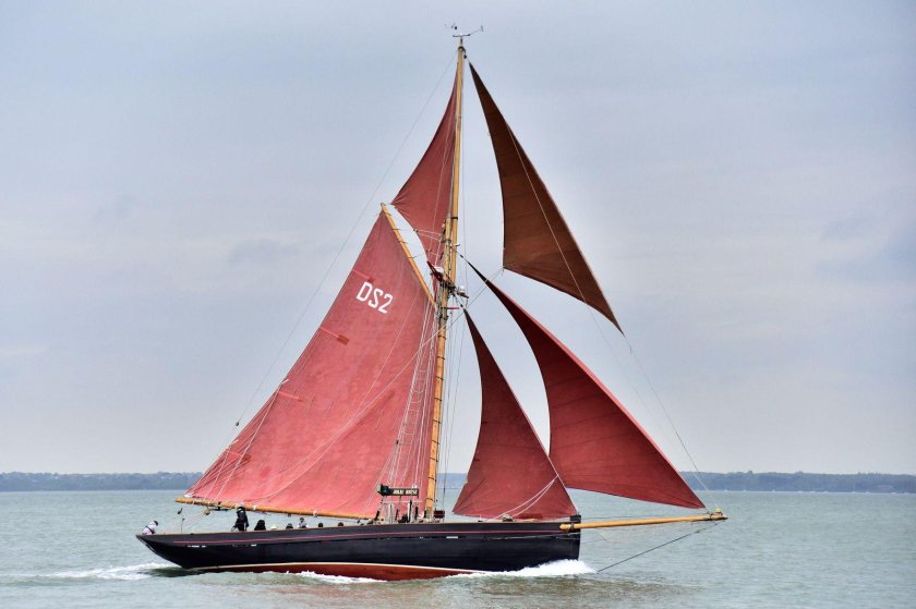 Jolie brise яхта