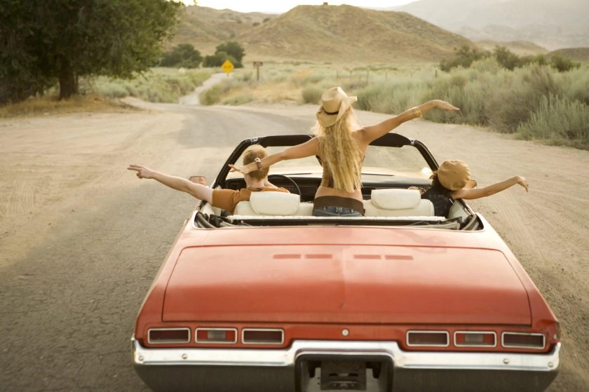 Девушка в кабриолете