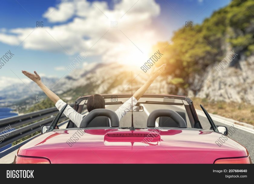 Девушка в кабриолете картина