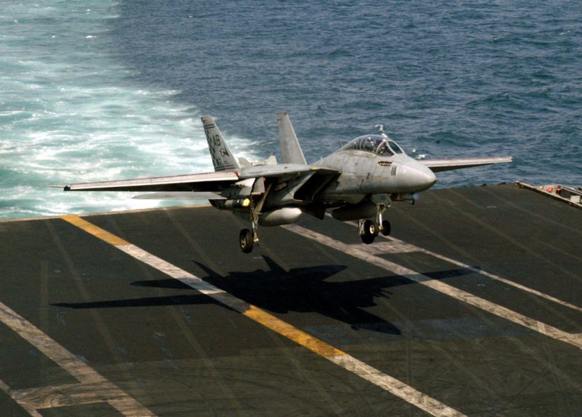 Самолет f-14a Tomcat