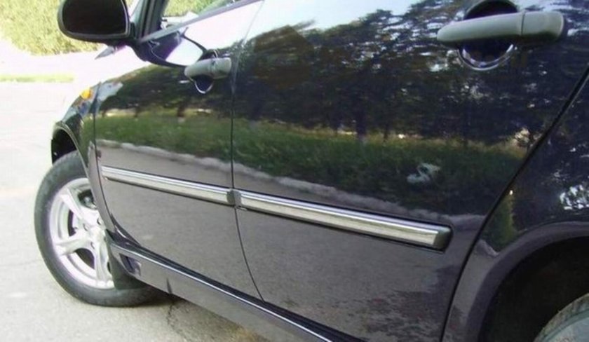 Молдинг двери Лада Калина 1