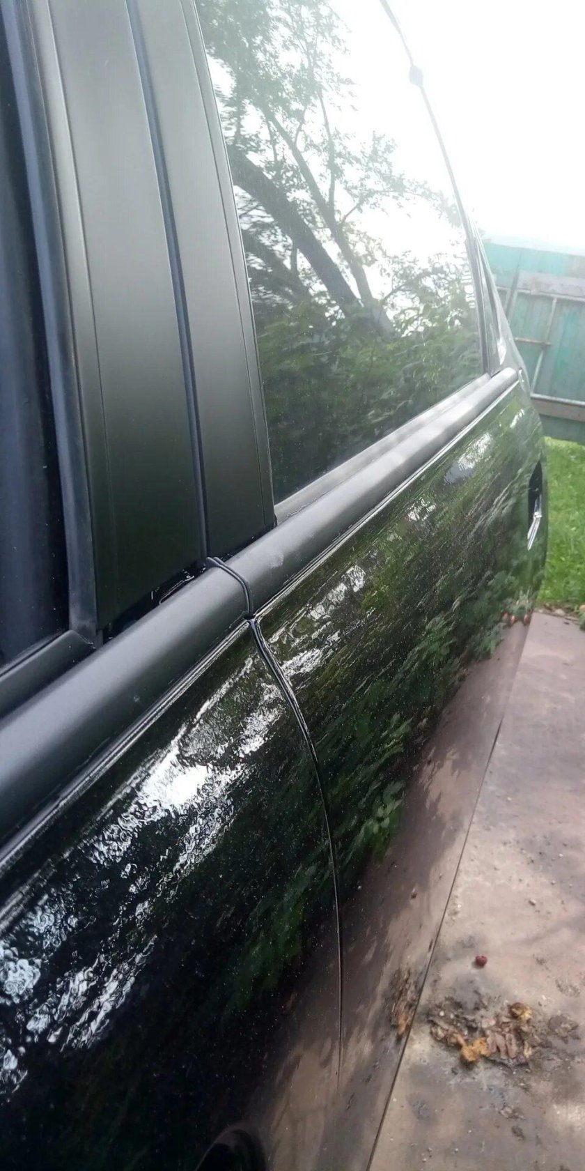 Дверь автомобиля