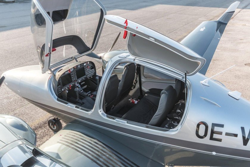 Самолет даймонд