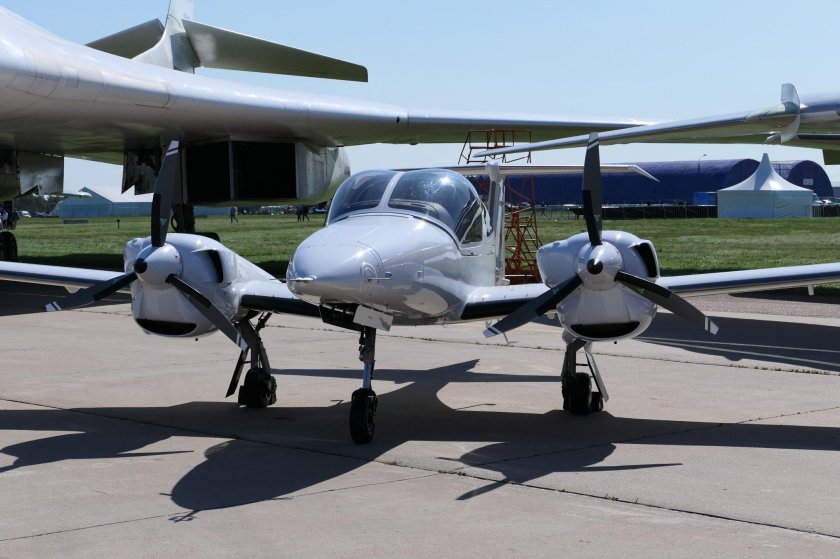 Самолет Diamond da-42