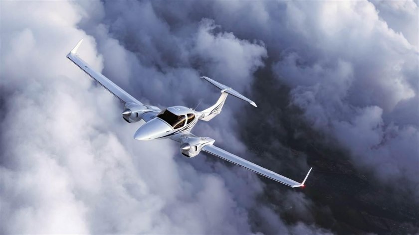 Самолет Diamond da-42t