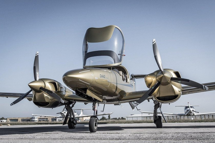 Да-42т самолет