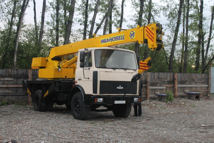 Автокран Ивановец 14т