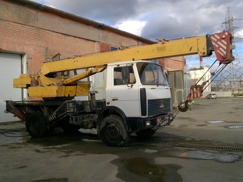 Автокран маз