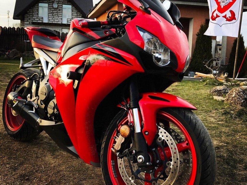 Honda 1000rr Fireblade красный