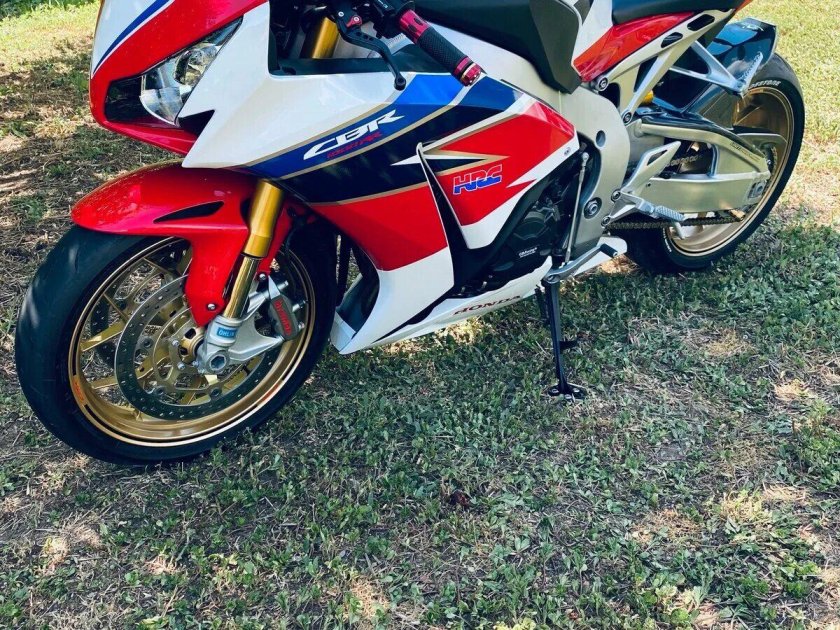 Honda cbr1000rr Fireblade красный