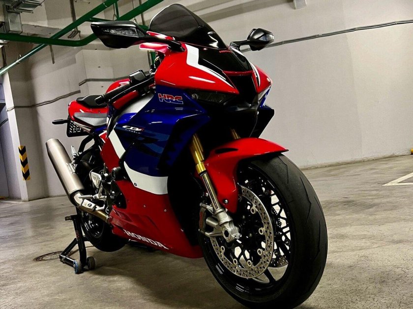 Honda cbr 1000 rr ra fireblade