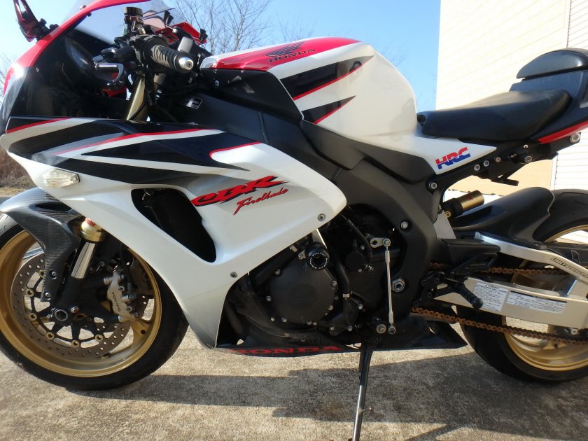 Honda cbr 1000 rr ra fireblade