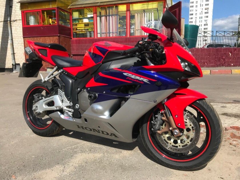Honda cbr1000rr Fireblade Red