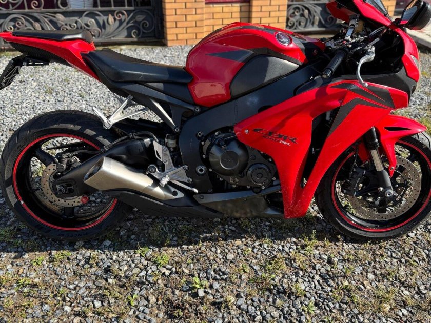 Honda cbr 1000 rr ra fireblade