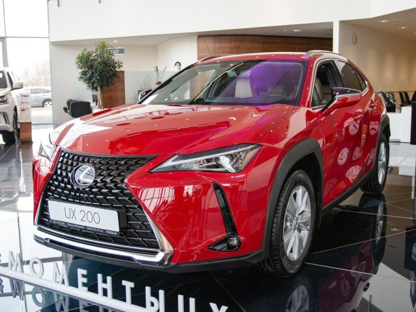 Lexus ux200 красный