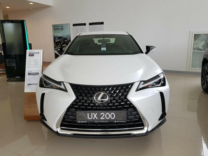Белый Lexus UX 200