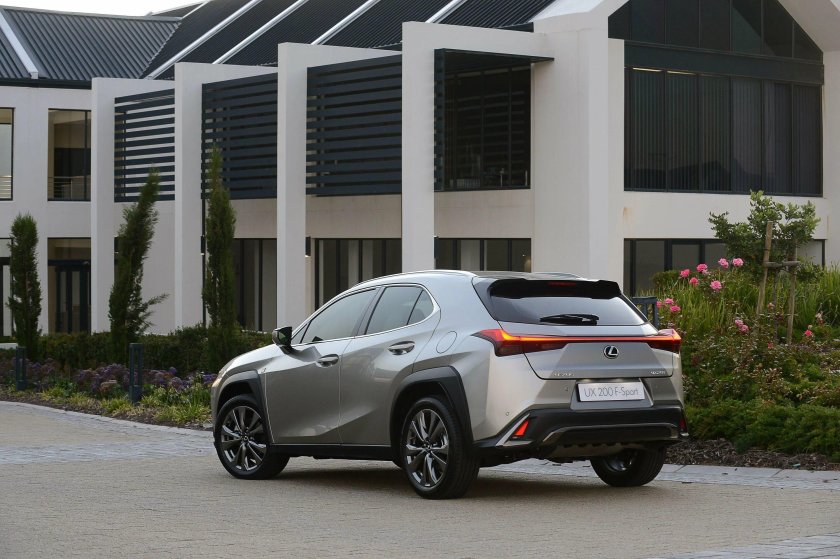 Лексус юх200