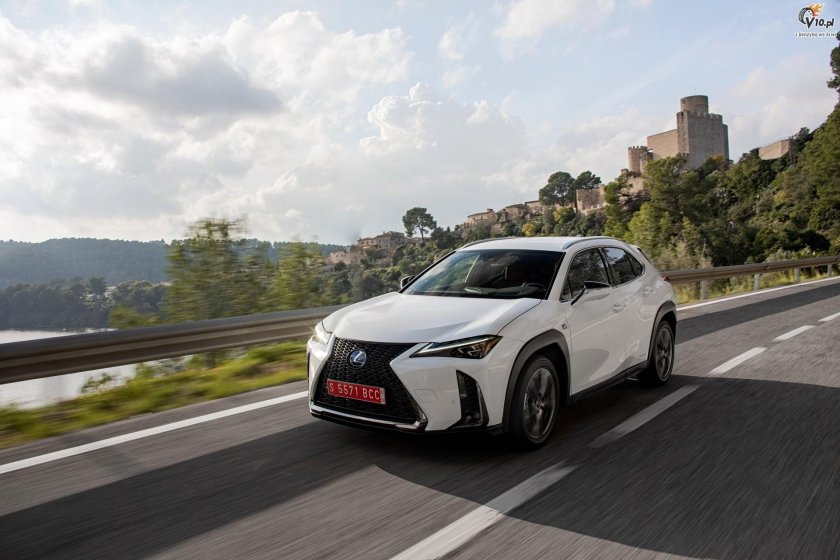 Лексус Уикс 200