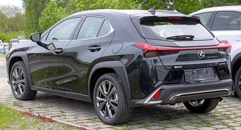 Лексус UX 200 черный