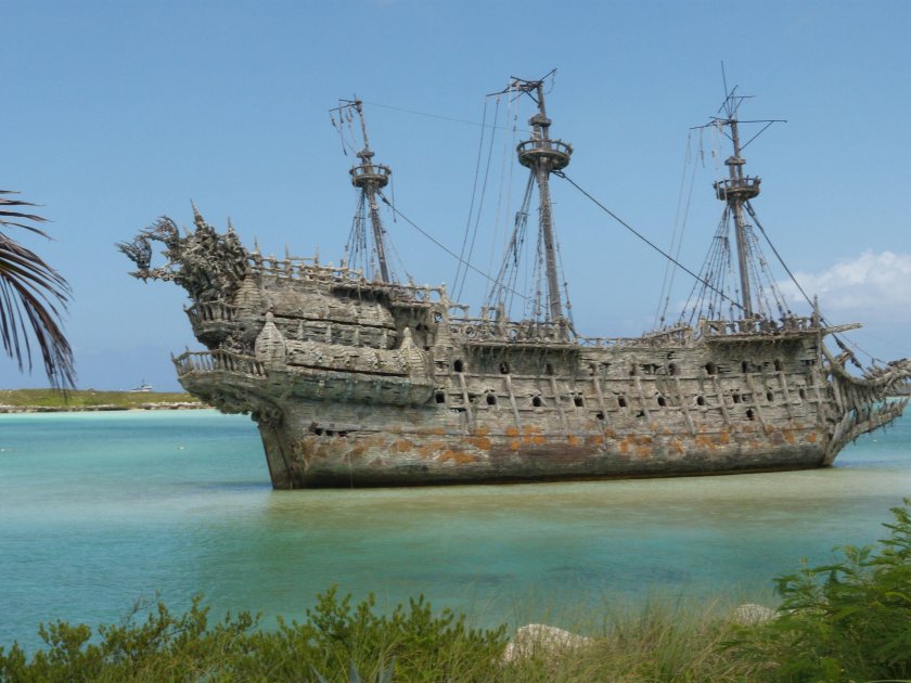 Корабль "Летучий голландец"