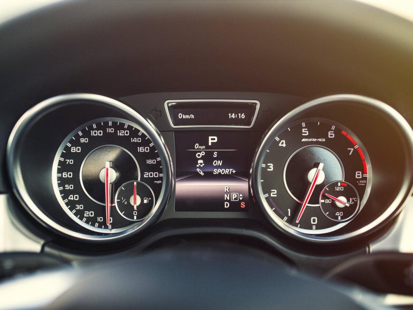 Mercedes GLS приборная панель