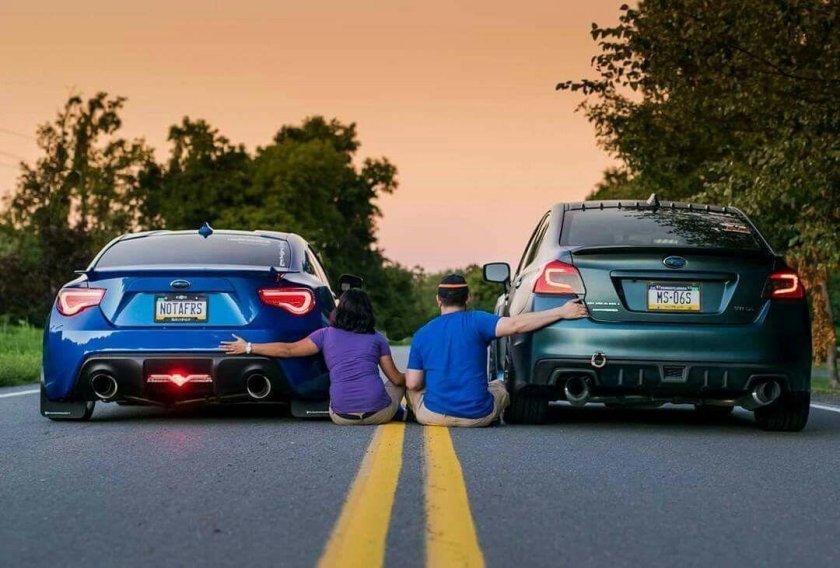 Два автомобиля