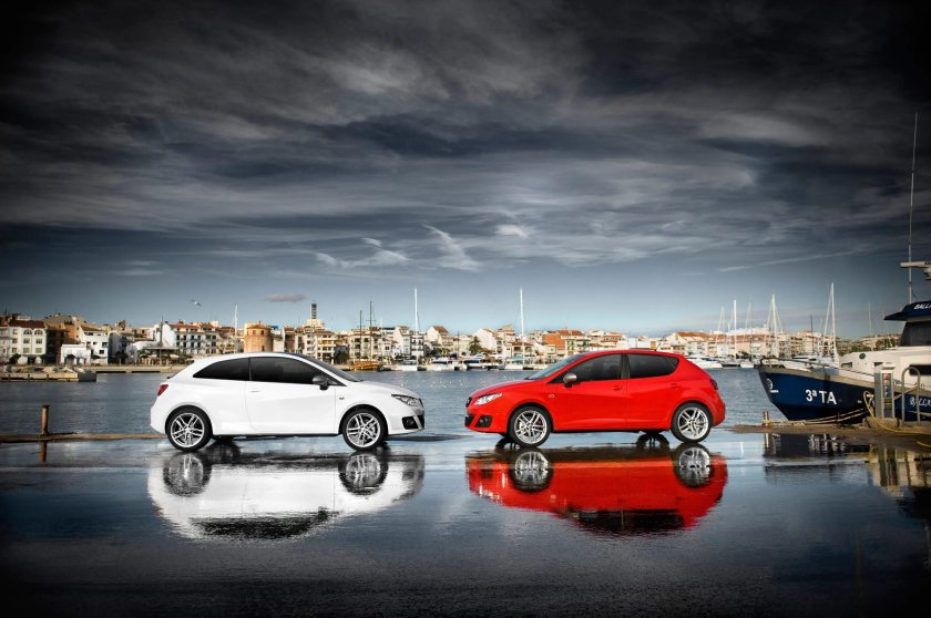 Два автомобиля