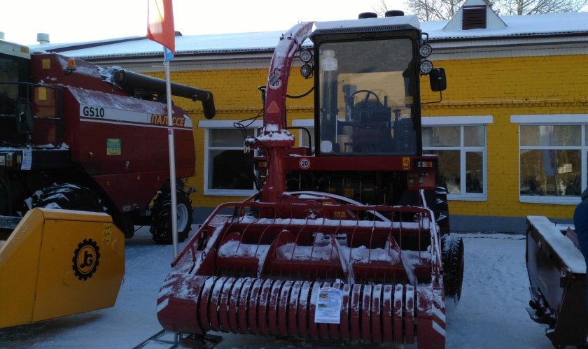 Кормоуборочный комбайн полесье