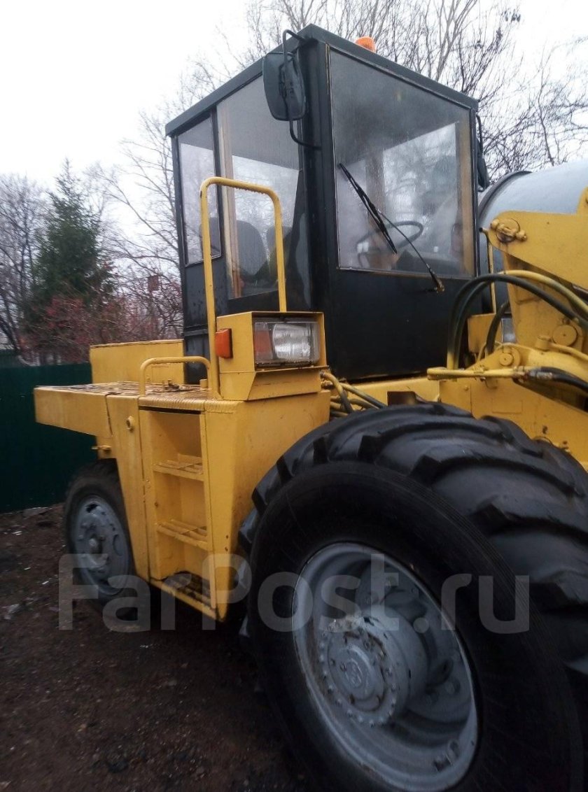 Фронтальный погрузчик un 053