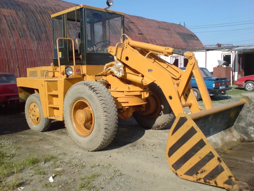 Фронтальный погрузчик Detva un-053